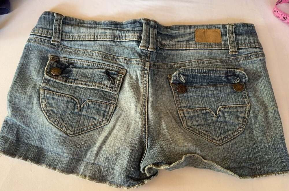 #170 Hydraulic Denim Raw Hem Jean Shorts Size 11/12 - Picture 2 of 3